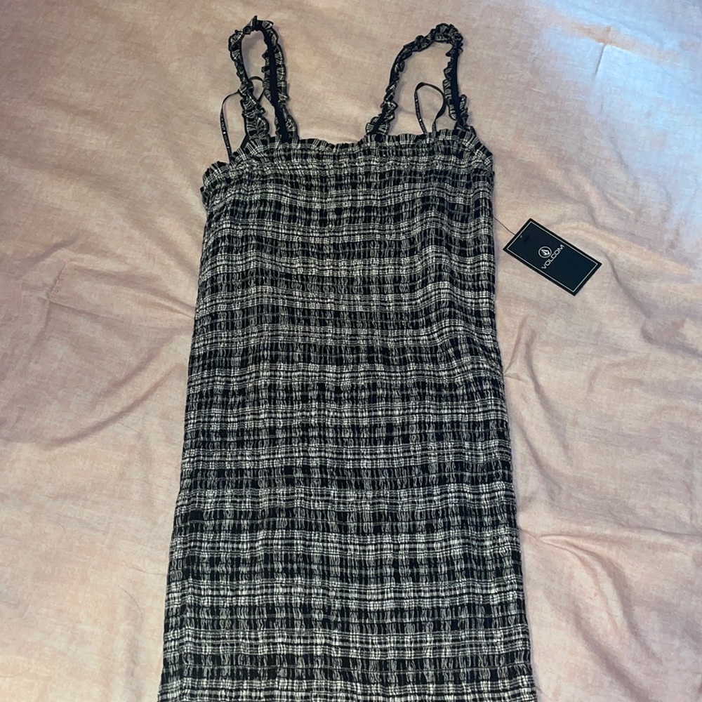 Black & White Volcom Dress ❤️